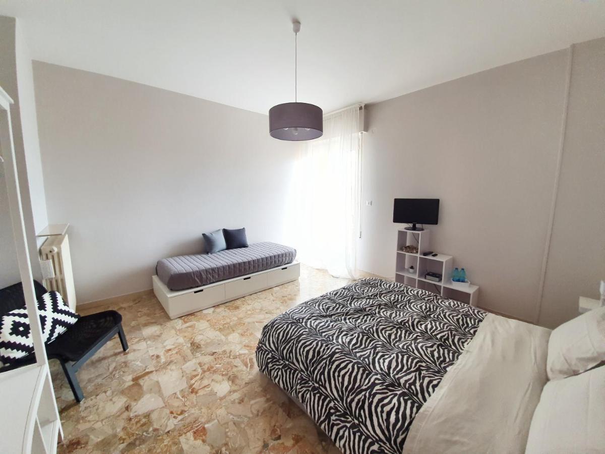 Affittacamere Zona Caserma-Stazione Фолиньо Екстериор снимка
